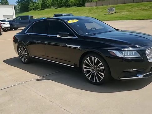 Used 2018 Lincoln Continental Reserve AWD/4WD image 2