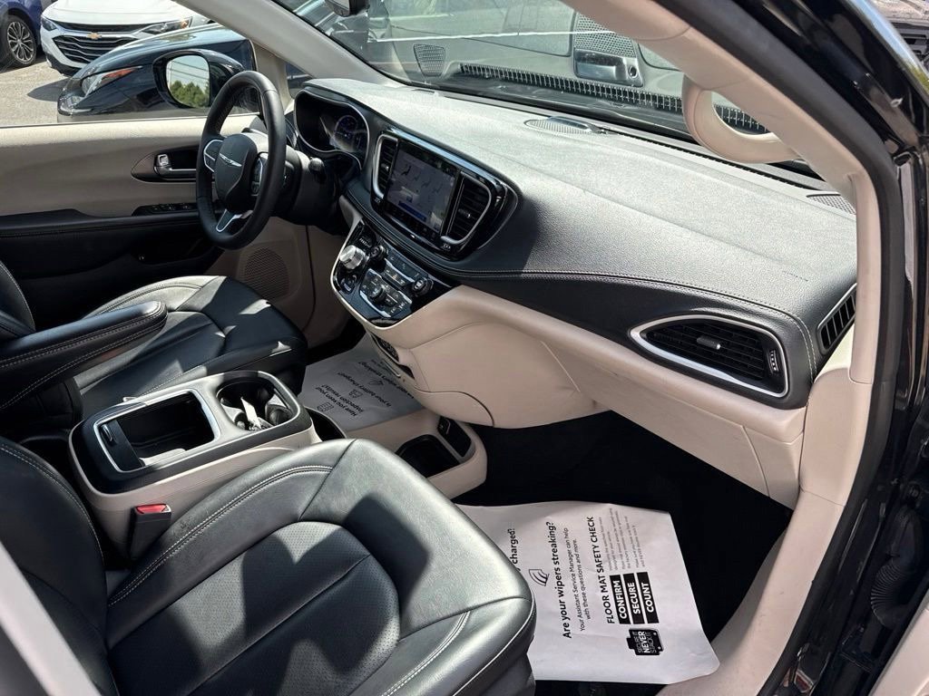 Used 2024 Chrysler Pacifica Limited FWD image 30