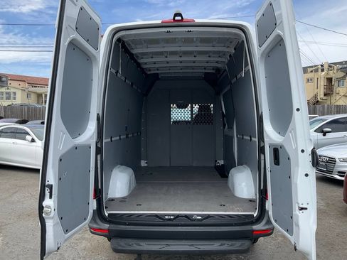 Used 2022 Mercedes-Benz Sprinter 2500 image 7