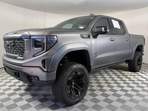 Used 2024 GMC Sierra 1500 AT4 w/ Technology Package AWD/4WD image 3