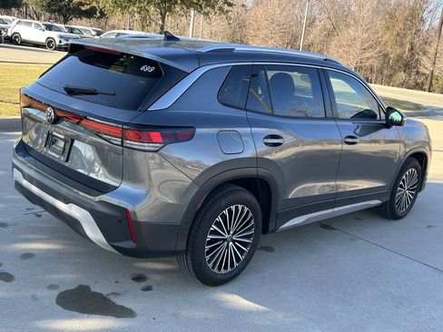 Certified 2025 Volkswagen Tiguan S image 10