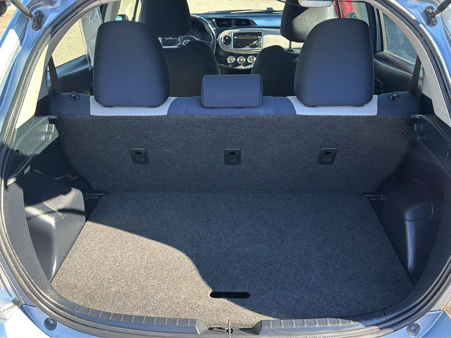 Used 2012 Toyota Yaris L FWD image 17