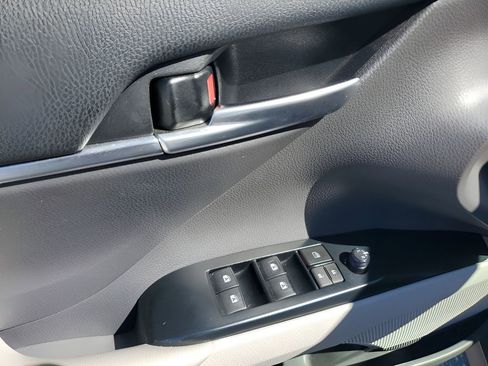 Used 2019 Toyota Camry LE image 43