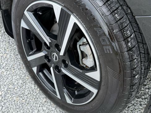 Used 2024 Nissan Sentra SV FWD image 9
