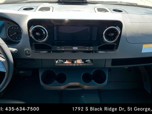 Used 2025 Mercedes-Benz Sprinter 2500 image 12