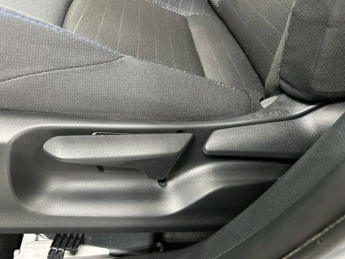 Used 2024 Toyota Corolla Cross AWD Hybrid w/ Moonroof Package image 10