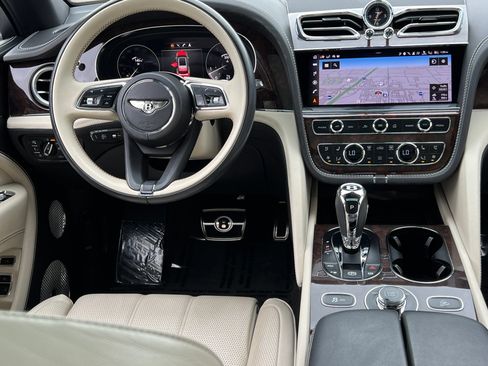 Used 2023 Bentley Bentayga Extended Wheelbase AWD/4WD image 4