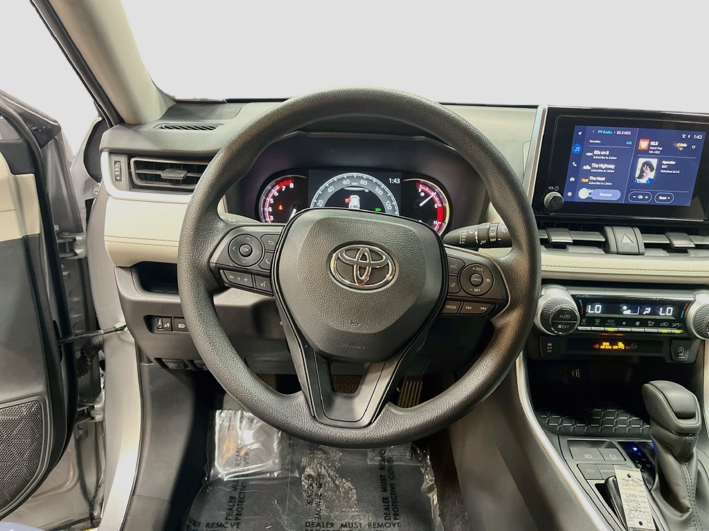 Used 2025 Toyota RAV4 XLE FWD image 11