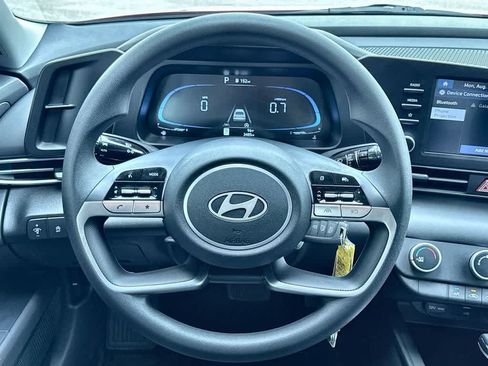 Used 2025 Hyundai Elantra SE FWD image 15