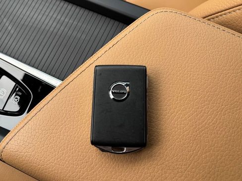 Used 2020 Volvo XC60 T5 Momentum image 35