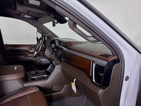 Used 2025 GMC Sierra 3500 Denali w/ Technology Package image 31