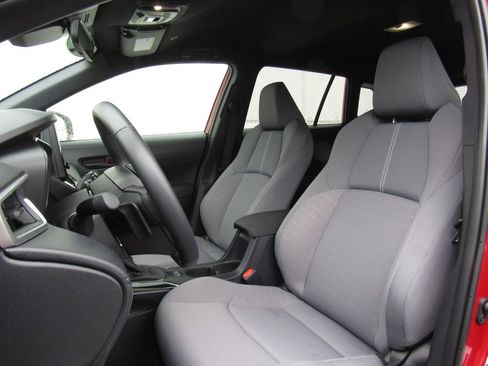 Used 2024 Toyota Corolla Cross SE image 11