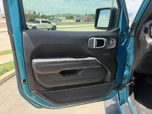 Used 2020 Jeep Wrangler Unlimited Sahara AWD/4WD image 13