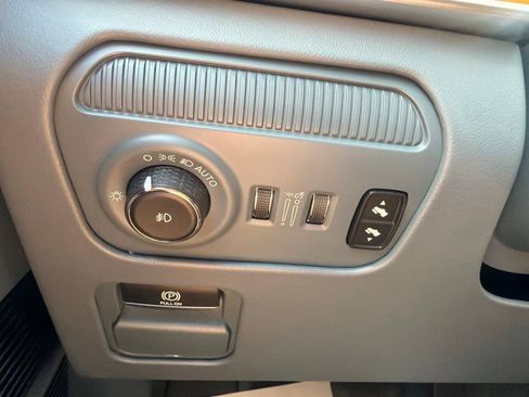 Used 2022 Jeep Grand Wagoneer Series II w/ Convenience Group III AWD/4WD image 21
