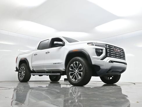 Used 2024 GMC Canyon Denali image 45