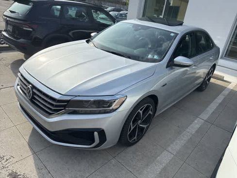 Used 2020 Volkswagen Passat 2.0T R-Line image 1
