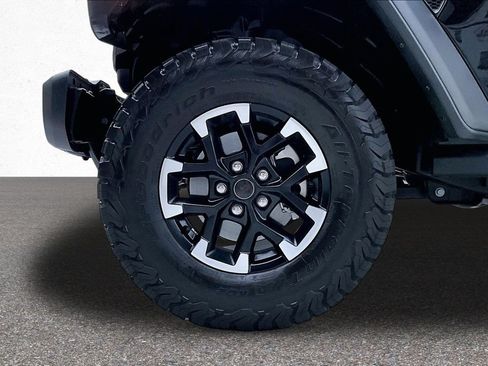 Used 2024 Jeep Wrangler Unlimited Rubicon AWD/4WD image 34