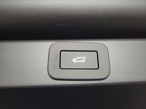 New 2025 Land Rover Range Rover SE image 30