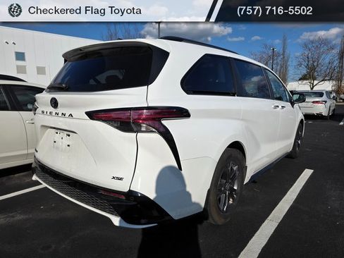 Used 2025 Toyota Sienna XSE w/ XSE Plus Package image 6