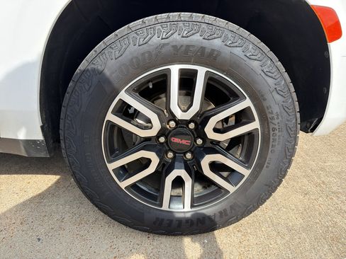 Used 2021 GMC Yukon AT4 AWD/4WD image 18