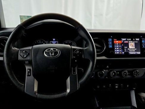 Used 2018 Toyota Tacoma TRD Sport w/ Technology Package AWD/4WD image 27