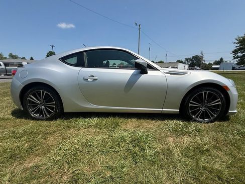Used 2013 Subaru BRZ Limited w/ Popular Pkg 1B RWD image 2