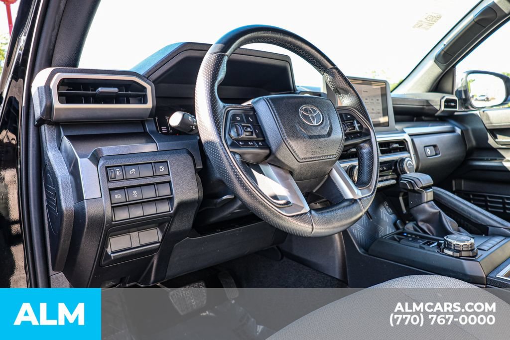 Used 2025 Toyota 4Runner SR5 AWD/4WD image 26