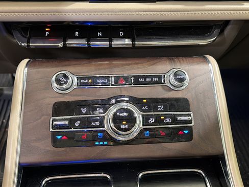 Used 2021 Lincoln Aviator Reserve w/ Elements Package Plus RWD image 17