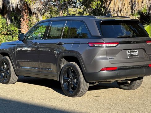 New 2025 Jeep Grand Cherokee Limited w/ Black Appearance Package AWD/4WD image 5