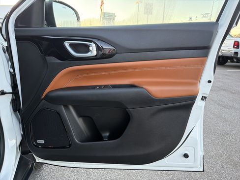 Used 2024 Jeep Compass Limited w/ Sun and Sound Group image 15