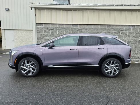 New 2026 Cadillac Optiq Luxury 2 image 3