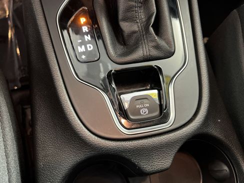 Used 2019 Jeep Cherokee Limited image 33