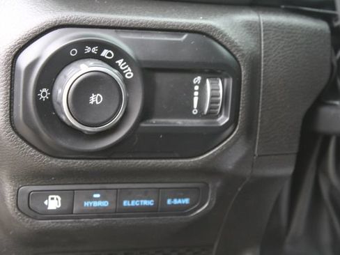 Used 2023 Jeep Wrangler Unlimited Sahara w/ Cold Weather Group AWD/4WD image 13