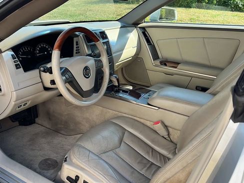 Used 2005 Cadillac XLR RWD image 6