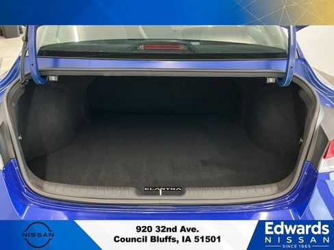Used 2023 Hyundai Elantra SEL w/ Convenience Package FWD image 9