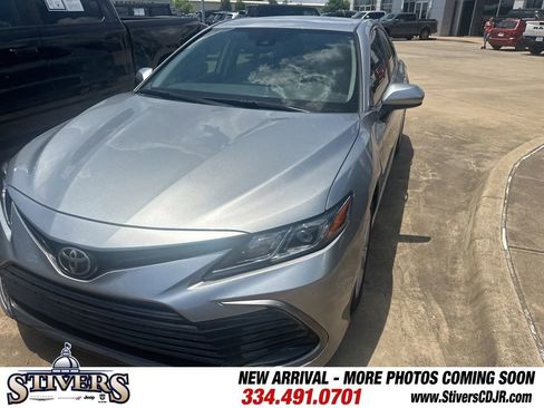 Used 2021 Toyota Camry LE FWD image 4