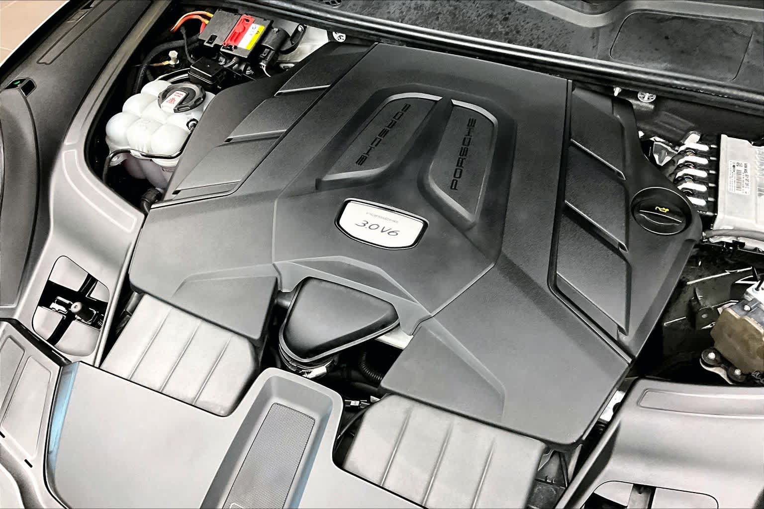 Used 2021 Porsche Cayenne AWD/4WD image 30