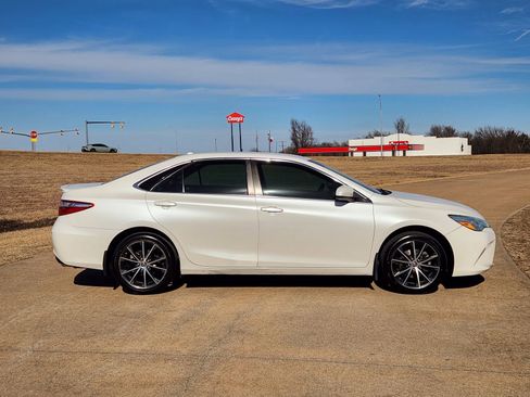 Used 2017 Toyota Camry LE image 7