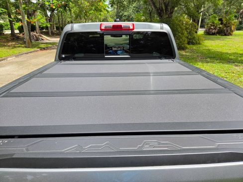 Used 2025 Chevrolet Colorado LT RWD image 13