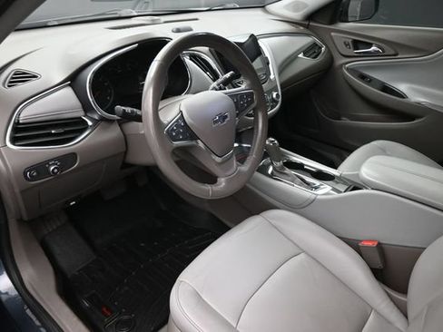 Used 2019 Chevrolet Malibu LT w/ Leather Package FWD image 18