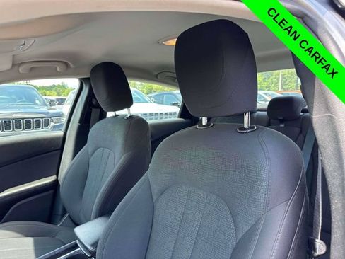 Used 2016 Chrysler 200 LX FWD image 6