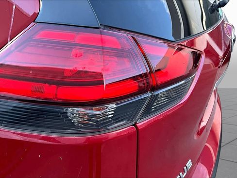 Used 2017 Nissan Rogue SV w/ Sun & Sound Touring Package AWD/4WD image 28