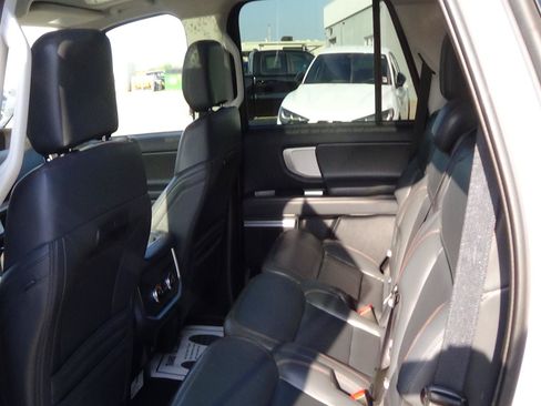 Used 2025 Ford Expedition Active AWD/4WD image 12