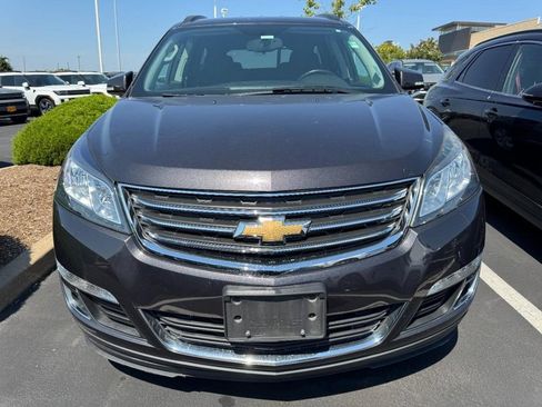 Used 2017 Chevrolet Traverse LT w/ Style and Technology Package FWD image 2