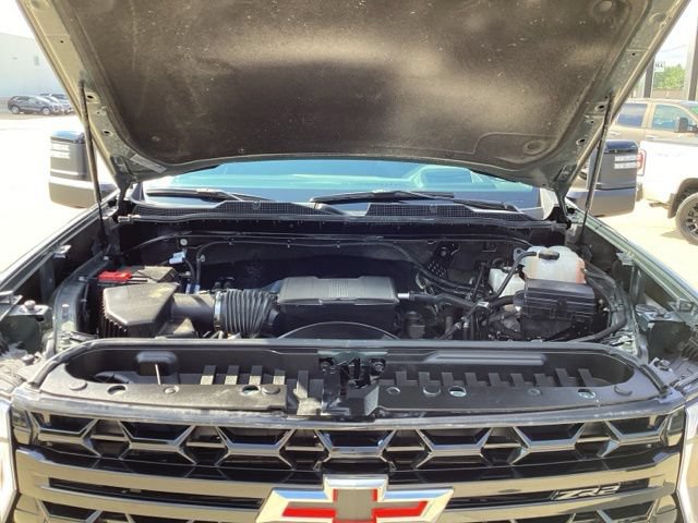 Used 2026 Chevrolet Silverado 2500 ZR2 w/ LPO, Dark Essentials Package AWD/4WD image 17