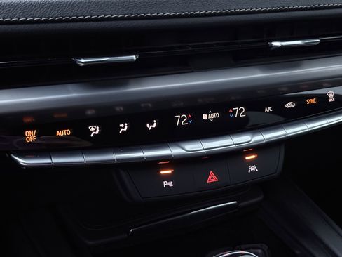 Used 2024 Cadillac XT4 Premium Luxury image 23