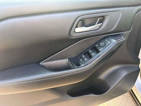 Used 2024 Nissan Rogue SV image 20