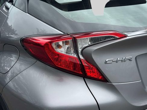 Used 2019 Toyota C-HR XLE FWD image 9