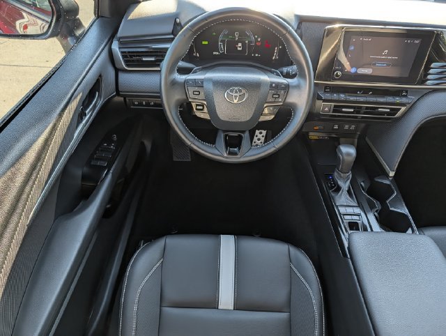 Used 2025 Toyota Camry SE w/ Convenience Package FWD image 11