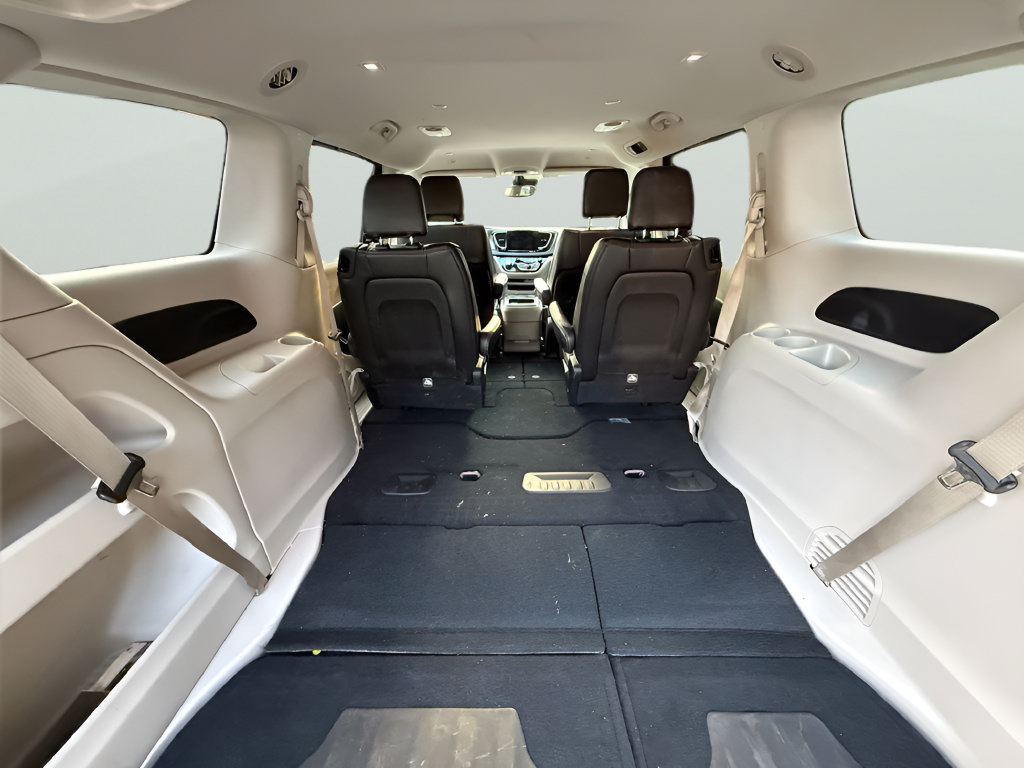 Used 2023 Chrysler Pacifica Touring-L FWD image 13